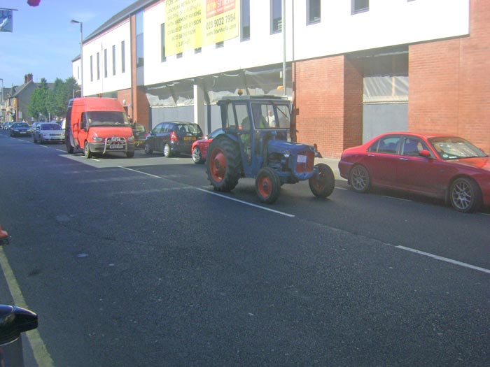 tractor-001.jpg