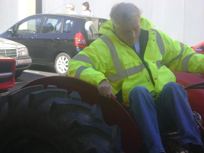 tractor-013.jpg